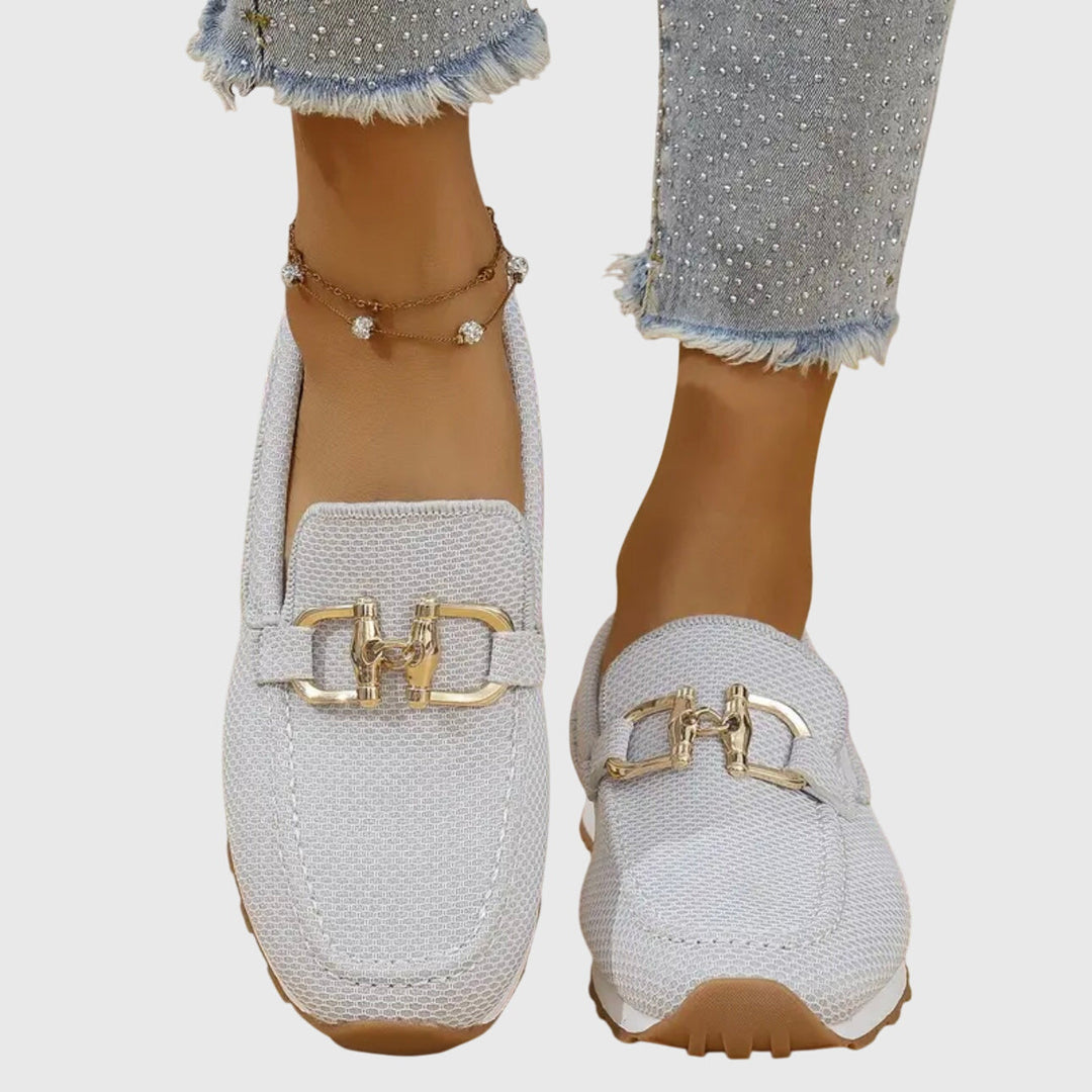 Damen Mary Janes Slip-On mit Horsebit-Akzent in Hellgrau