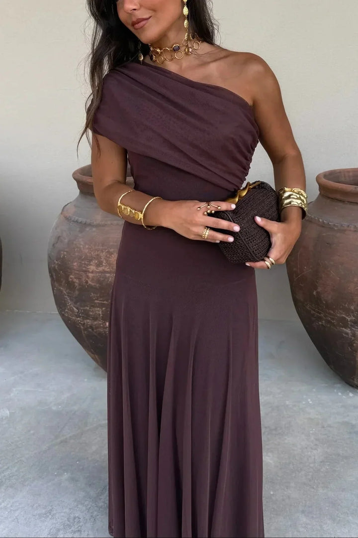 Damen Maxikleid für Hochzeitsgäste im Sommer mit One-Shoulder und Rüschung in Braun