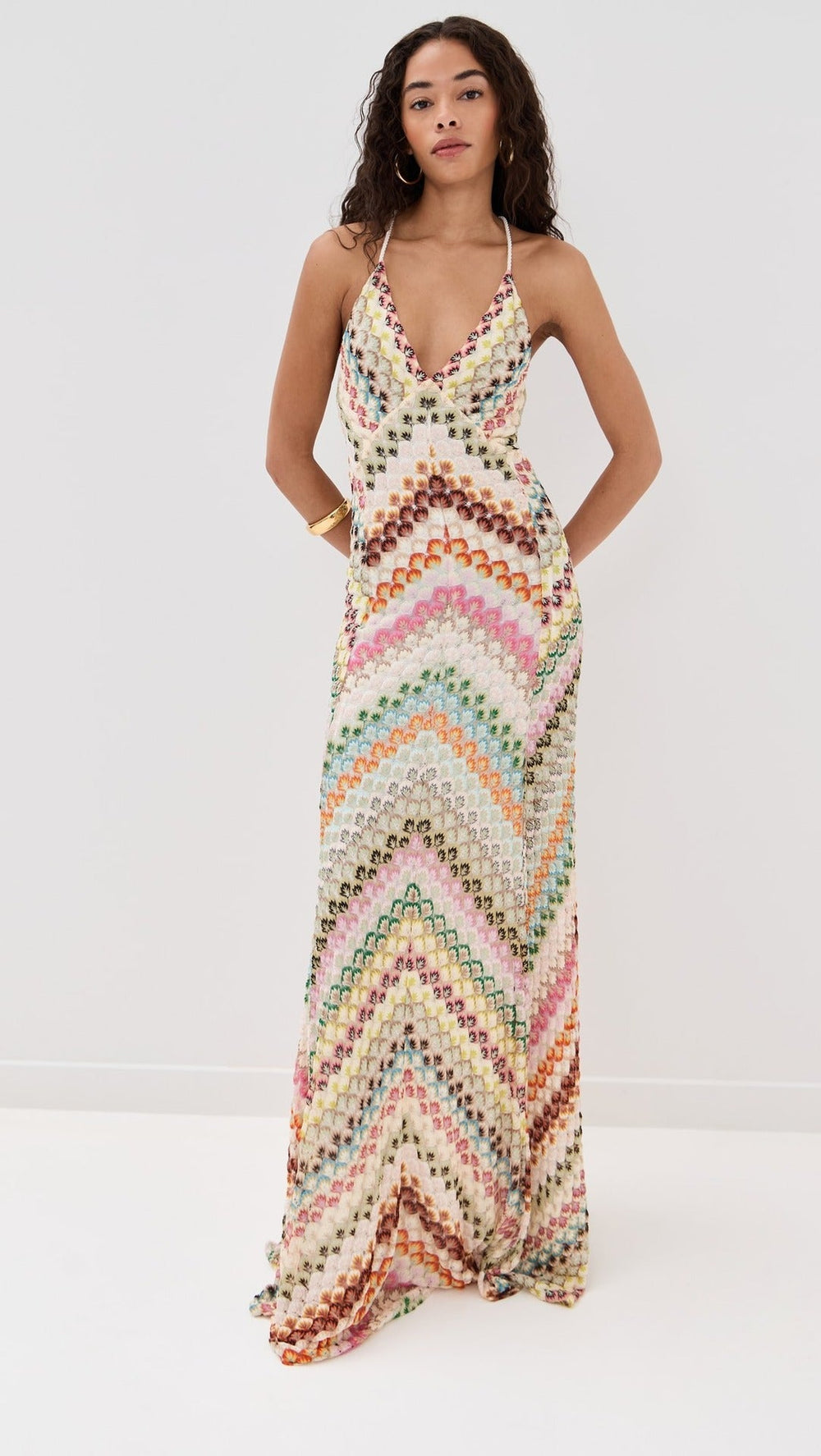 Damen Maxikleid für Hochzeitsgäste mit V-Ausschnitt im Crochet-Stil (2)