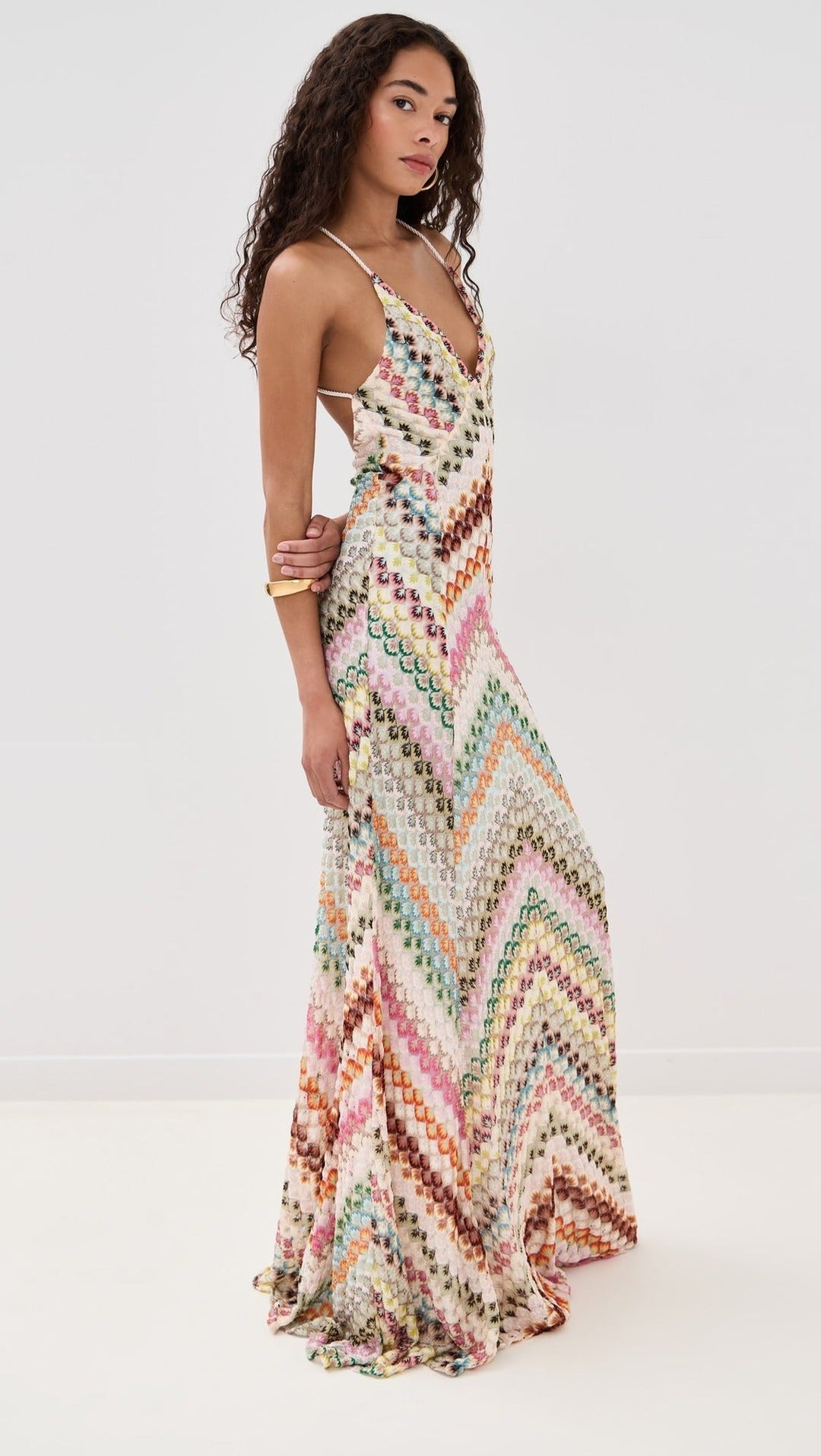 Damen Maxikleid für Hochzeitsgäste mit V-Ausschnitt im Crochet-Stil (3)