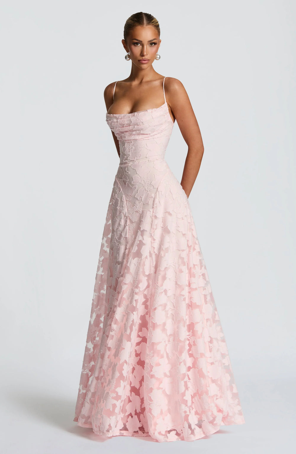 Damen Maxikleid mit feinem Blütenmuster und zarten Spaghettiträgern für Hochzeitsgäste (2)