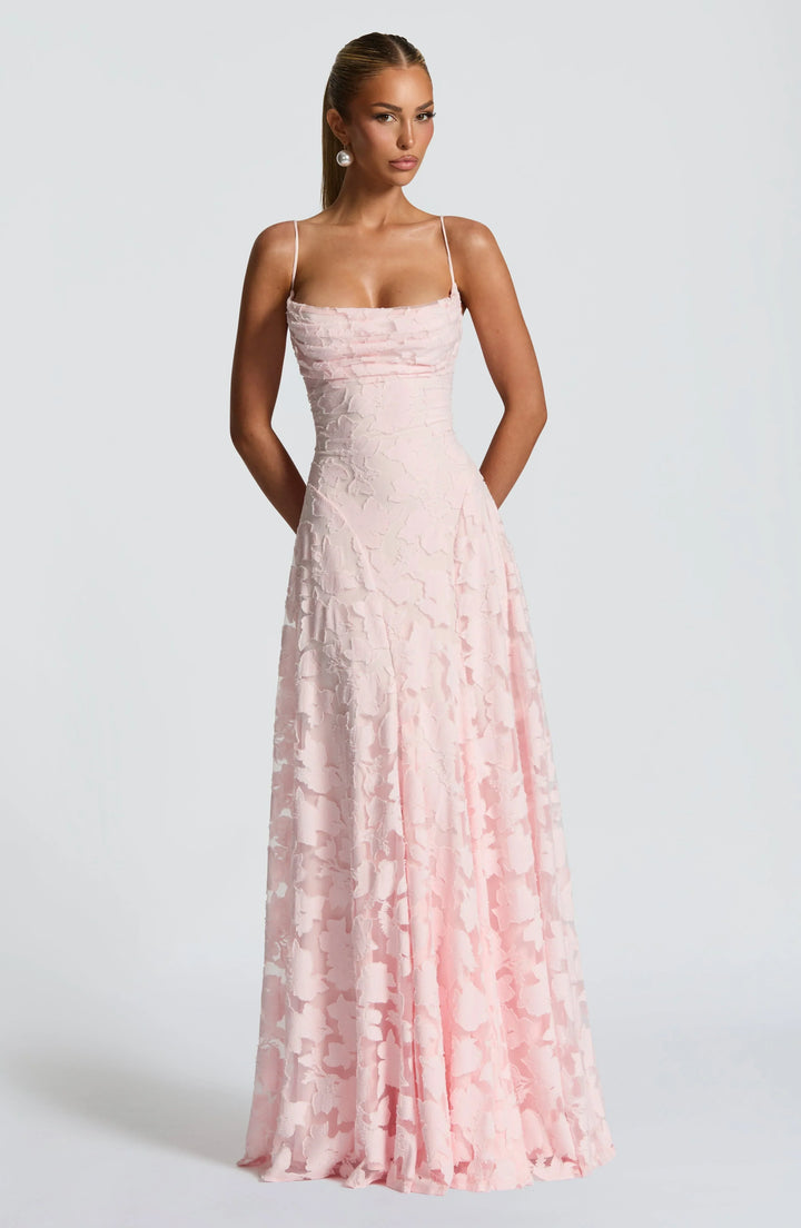 Damen Maxikleid mit feinem Blütenmuster und zarten Spaghettiträgern für Hochzeitsgäste in Rosa