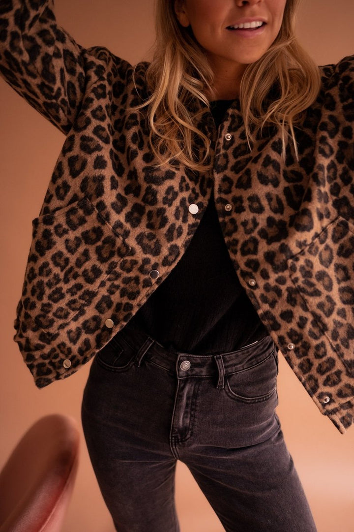 Damen Oversized Steppjacke mit Leoparden-Print (2)