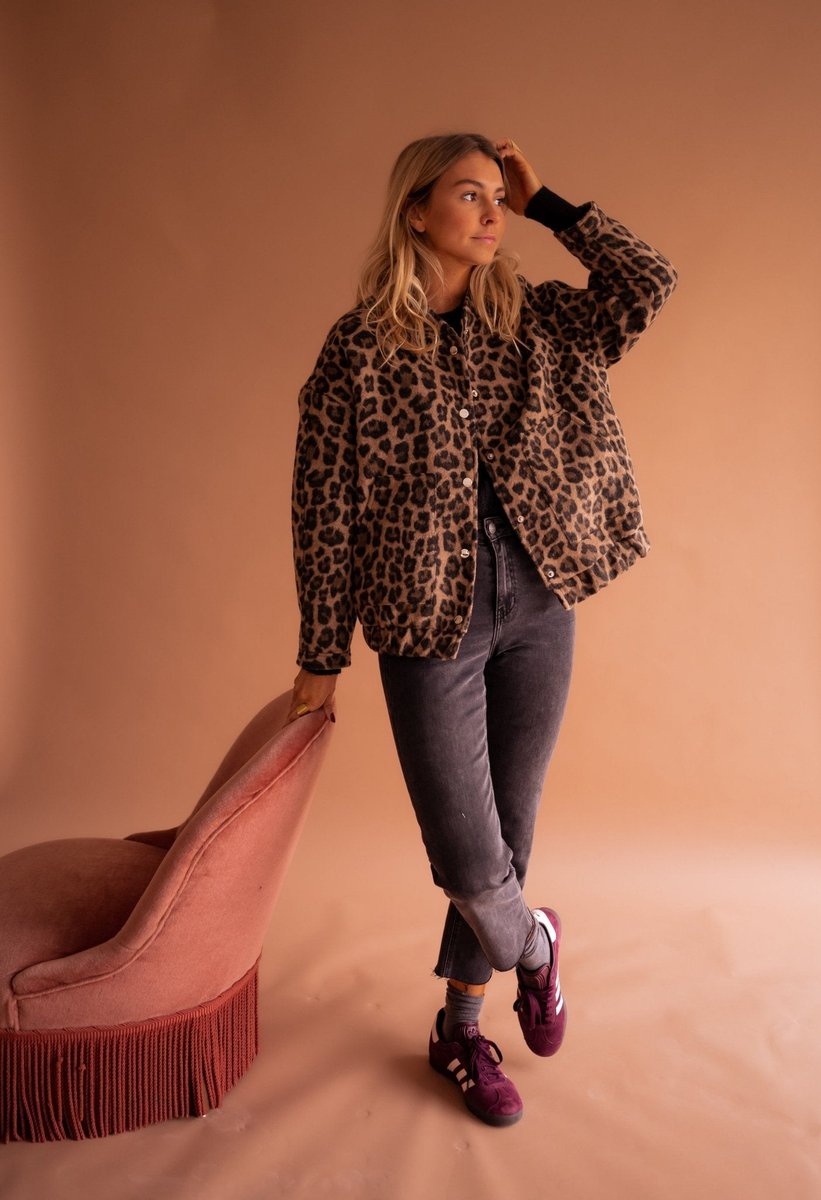 Damen Oversized Steppjacke mit Leoparden-Print (4)