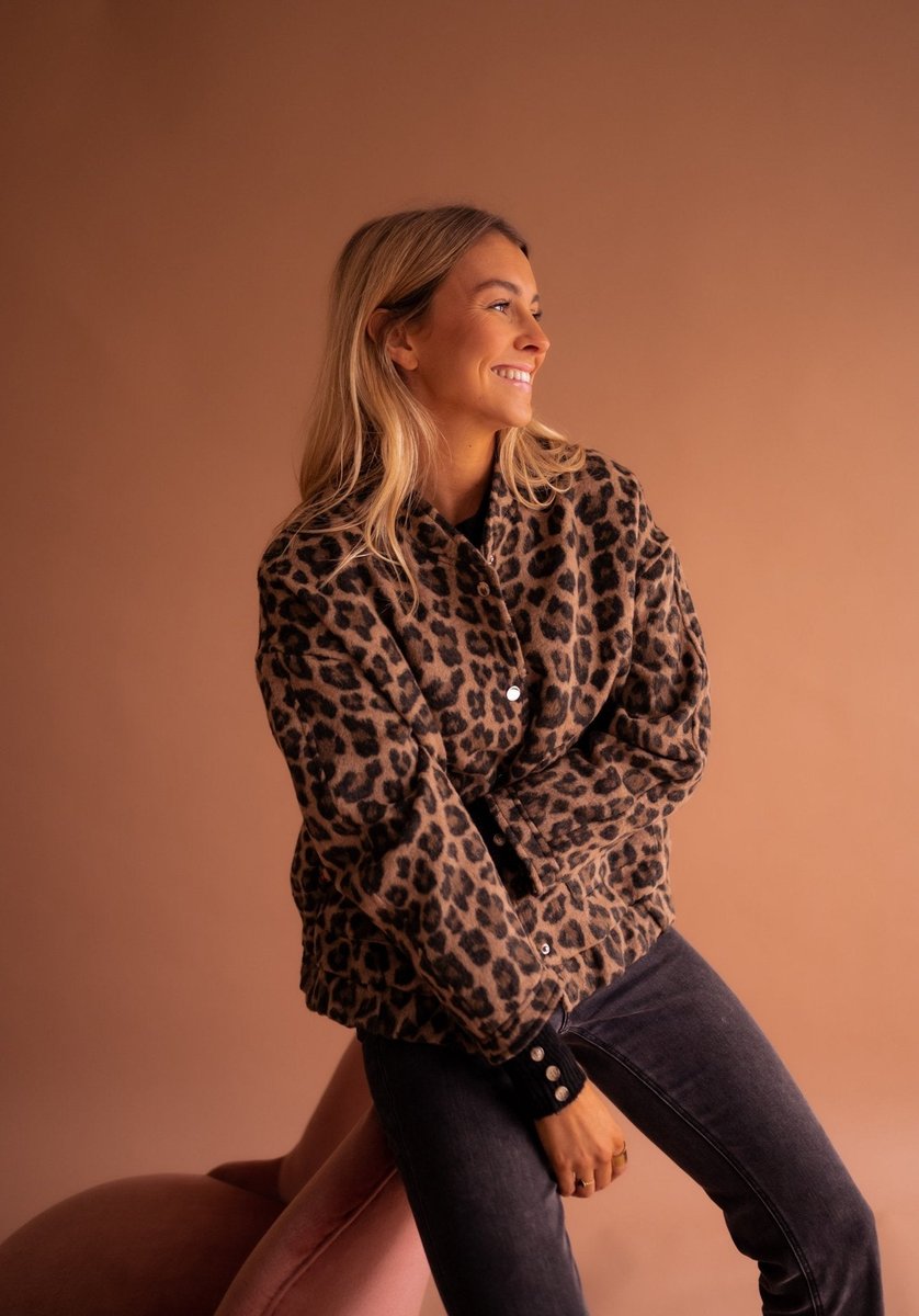 Damen Oversized Steppjacke mit Leoparden-Print (7)