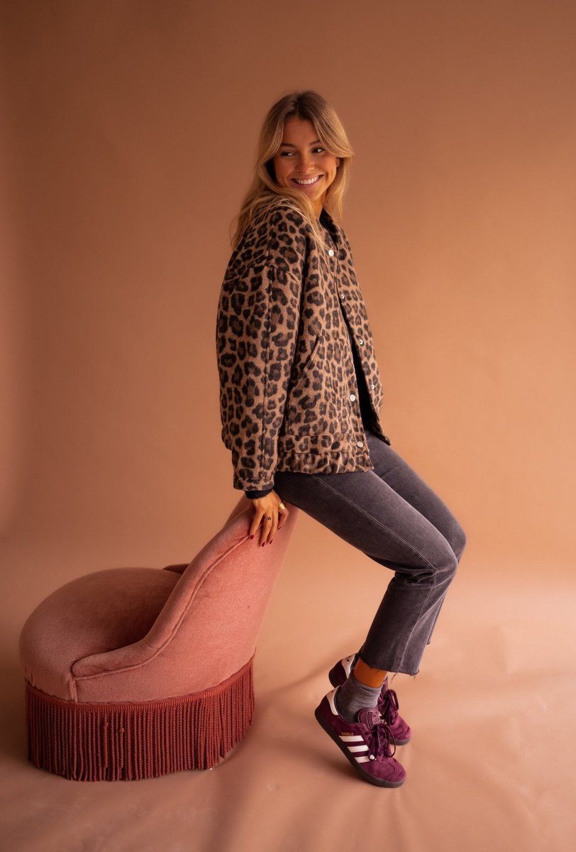 Damen Oversized Steppjacke mit Leoparden-Print (8)