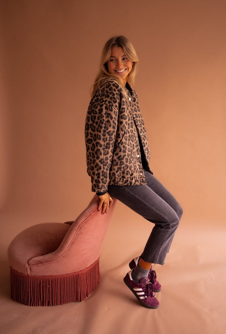 Damen Oversized Steppjacke mit Leoparden-Print (8)
