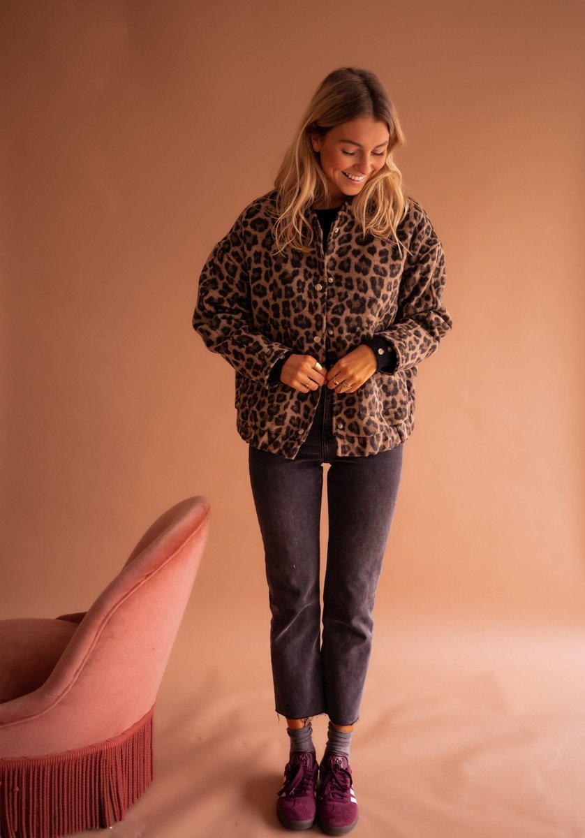 Damen Oversized Steppjacke mit Leoparden-Print (9)