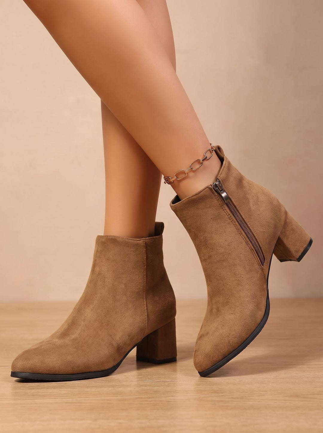 Damen Plateau Stiefel im Wildleder-Look in Braun 1