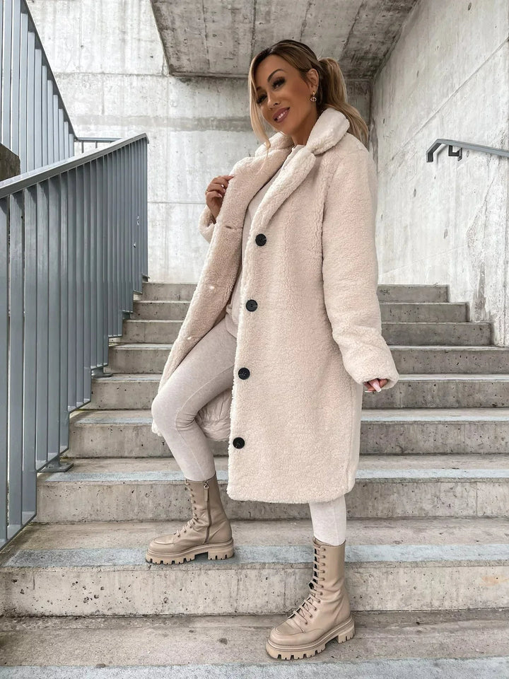 Damen Samtweicher Trenchcoat für den Winter in Creme
