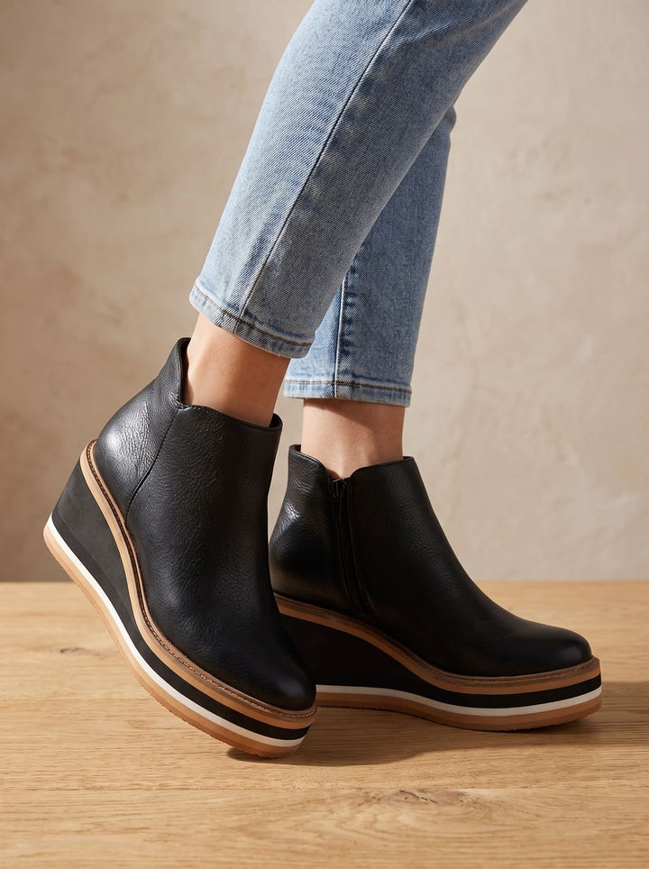 Damen Stiefeletten aus Kunstleder mit Keilabsatz (2)
