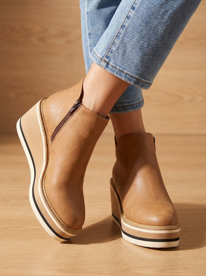 Damen Stiefeletten aus Kunstleder mit Keilabsatz (3)