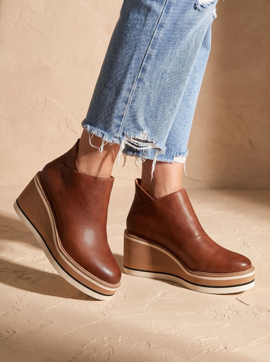 Damen Stiefeletten aus Kunstleder mit Keilabsatz (5)