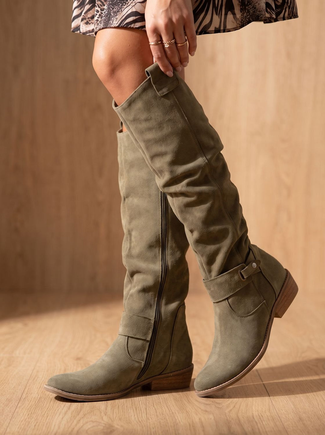 Damen Stiefeletten Knielang im lockerem Wildleder-Look in Grün