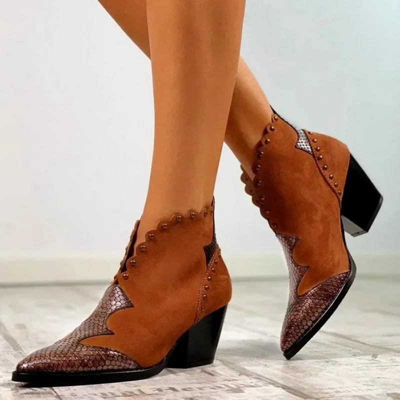Damen Stiefeletten mit strukturiertem Muster und Blockabsatz in Kastanienbraun