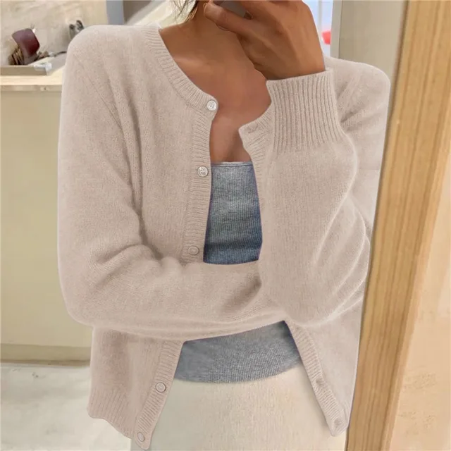 Damen Strickjacke im zeitlosen Stil für den Alltag in Aprikose