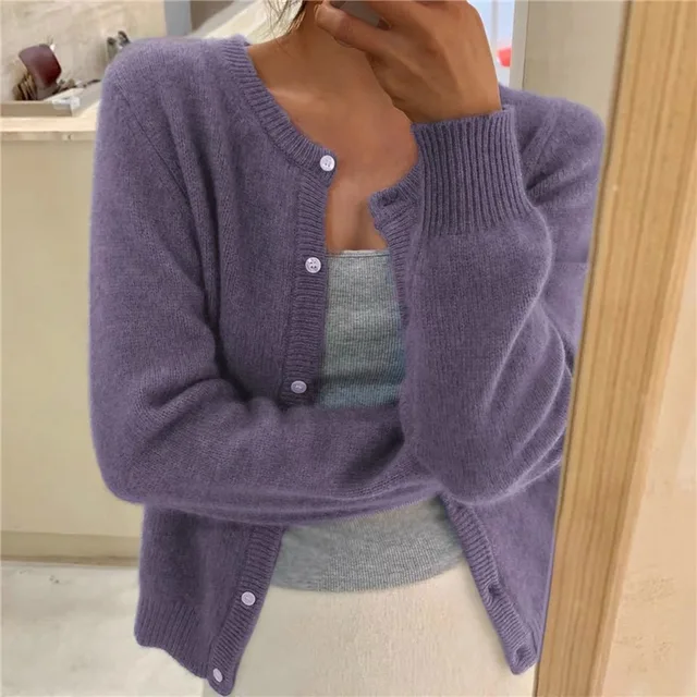 Damen Strickjacke im zeitlosen Stil für den Alltag in Lila