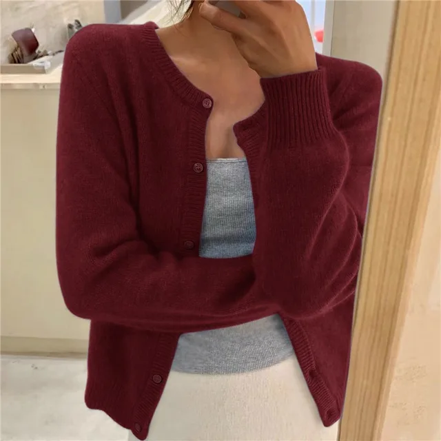 Damen Strickjacke im zeitlosen Stil für den Alltag in Weinrot