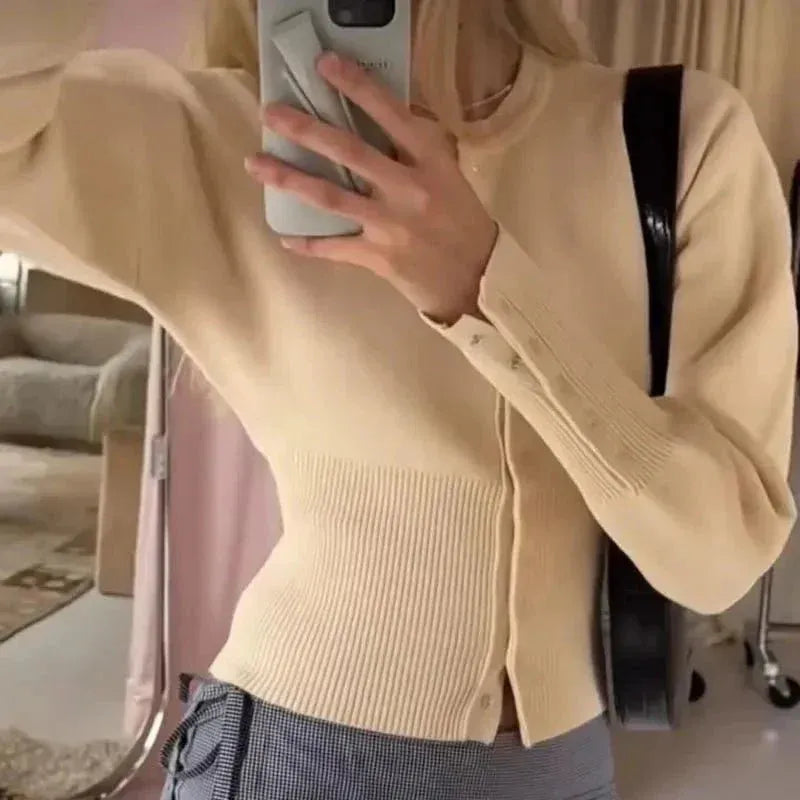 Damen Strickjacke kurz elegant mit Rippenstruktur (5)