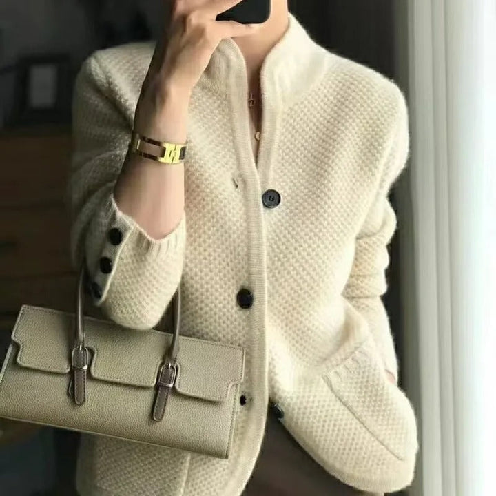 Damen Strickjacke lang für zeitlose Eleganz in Beige