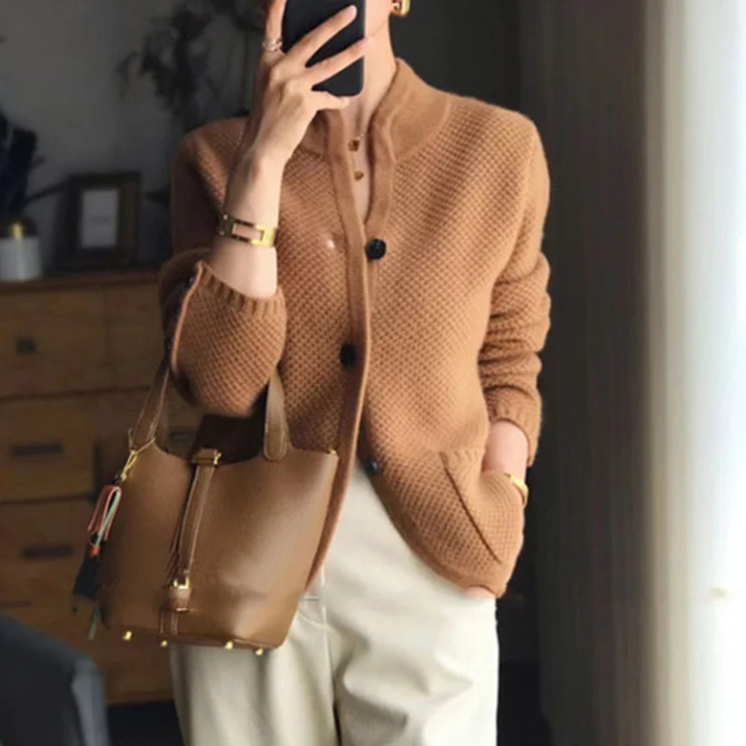Damen Strickjacke lang für zeitlose Eleganz in Braun