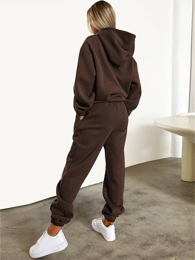 Damen Strickjacke mit Jogginghose im Freizeitstil in Braun