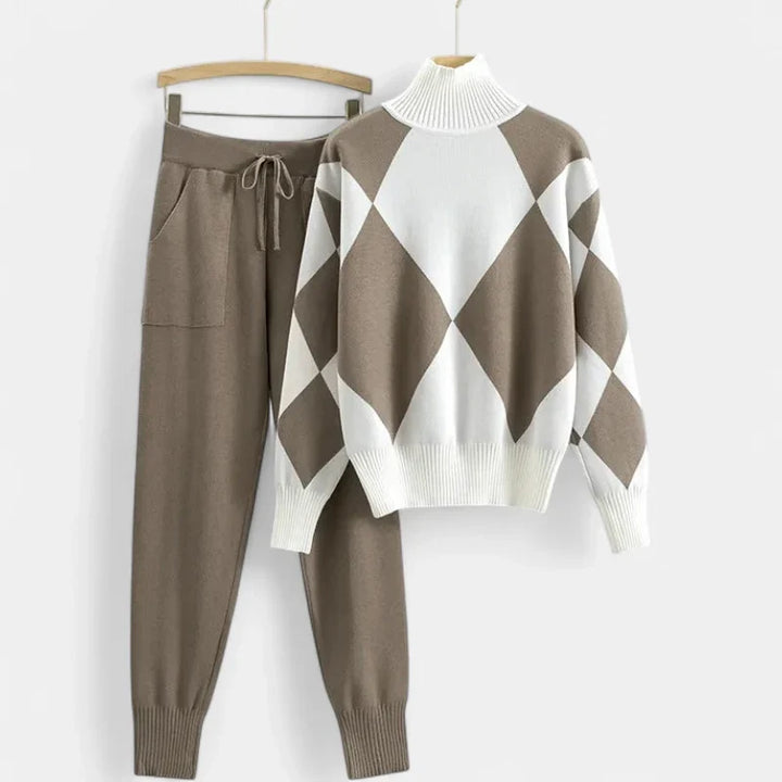 Damen Strickjacke mit Rautenmuster und Strickhose in Khaki