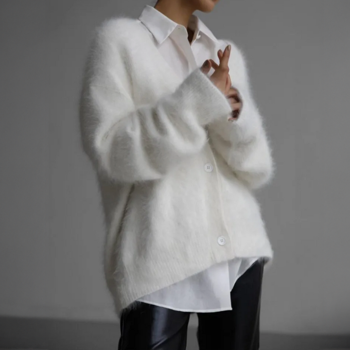 Damen Strickjacke weit geschnitten flauschig in Weiß