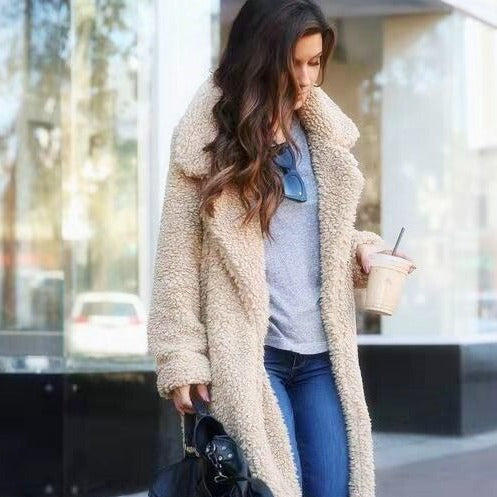 Damen Trenchcoat im Teddy-Stil für den Winter in Apricot