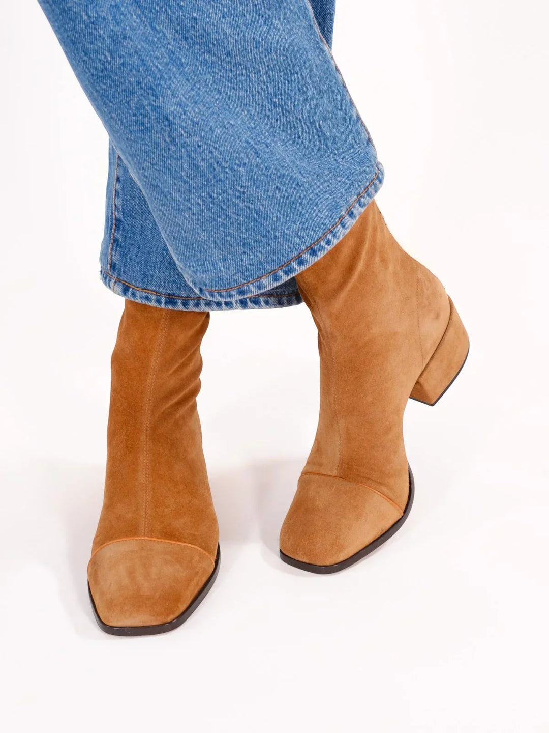 Damen Wildleder Stiefel für elegante Herbstoutfits in Beige