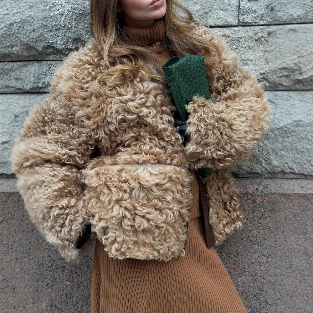 Damen Winterjacke aus Kunstfell mit Oversize-Passform (2)