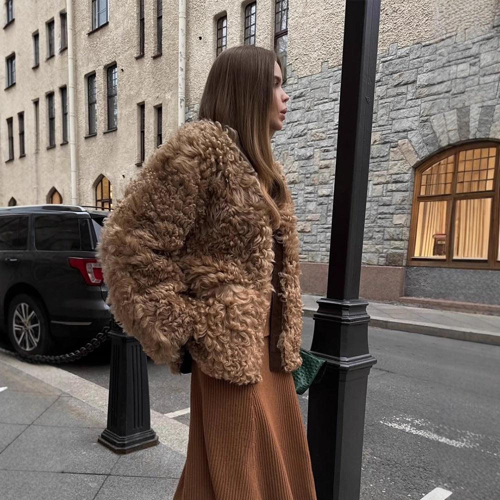 Damen Winterjacke aus Kunstfell mit Oversize-Passform (4)