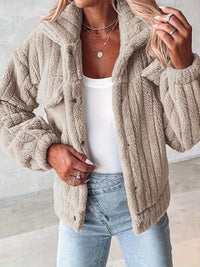 Carla | Damen Winterjacke im Hemdjacken-Stil mit Flausch-Optik