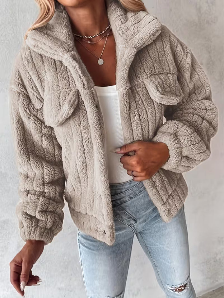 Damen Winterjacke im Hemdjacken-Stil mit Flausch-Optik (2)