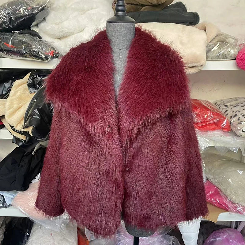 Damen Winterjacke Kurz und Warm aus Kunstfell in Bordeaux