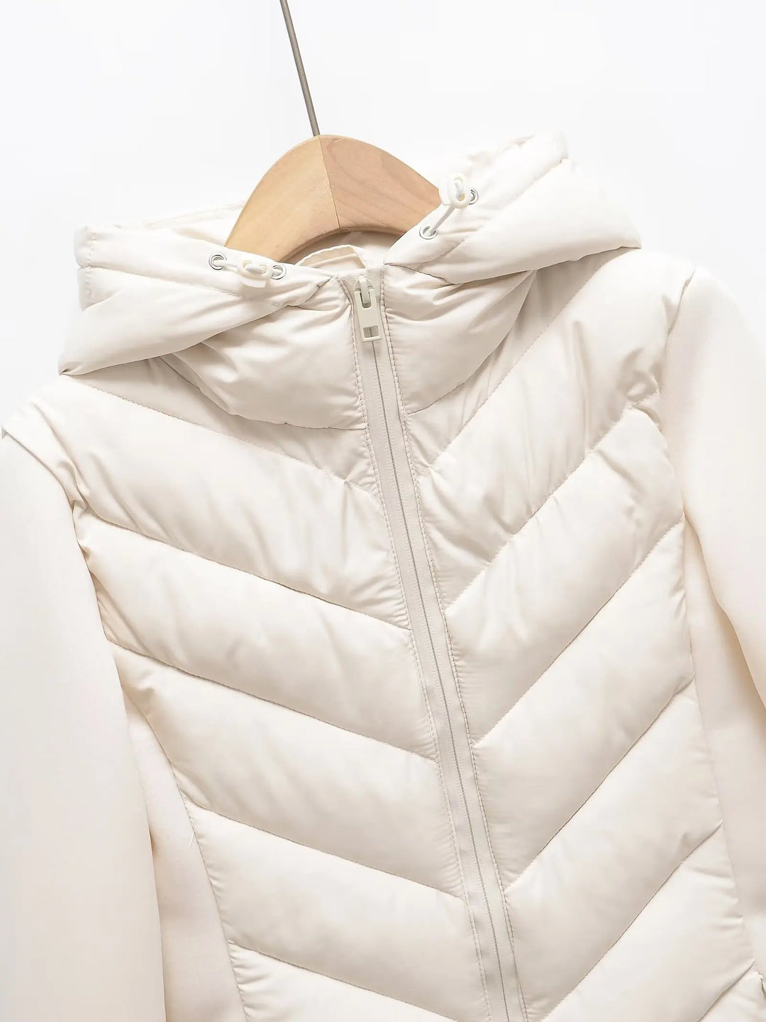 Damen Winterjacke mit modernem Steppmuster und Kapuze (3)