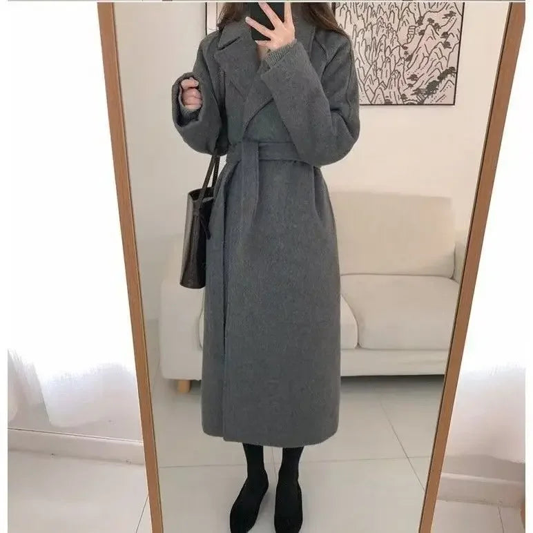 Damen Winterjacke mit Reverskragen und Bindegürtel in Grau