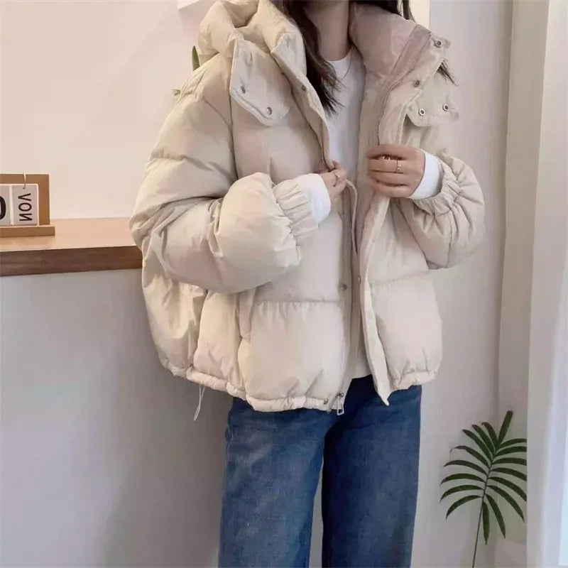 Damen Winterjacke mit Stehkragen und Kapuze in Weiß