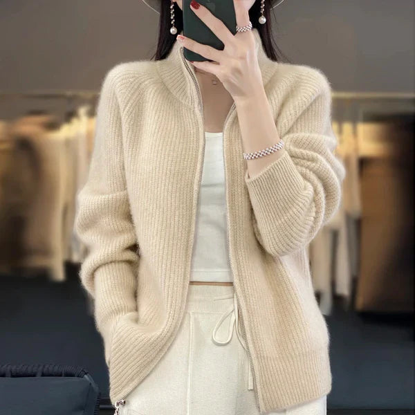 Damen Wollstrickjacke, warm und elegant in Beige