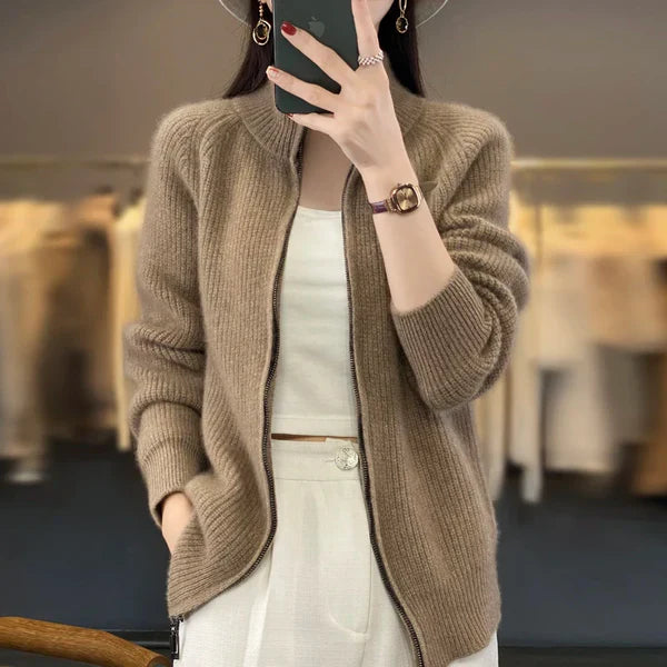 Damen Wollstrickjacke, warm und elegant in Braun