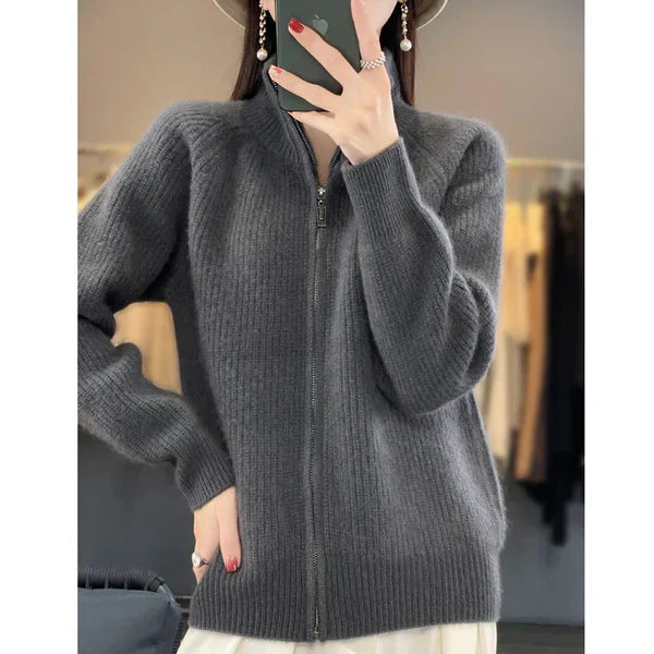 Damen Wollstrickjacke, warm und elegant in Grau