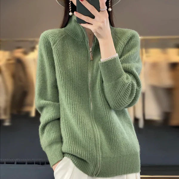 Damen Wollstrickjacke, warm und elegant in Grün