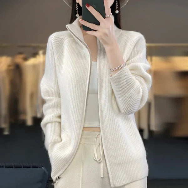 Damen Wollstrickjacke, warm und elegant in Weiß