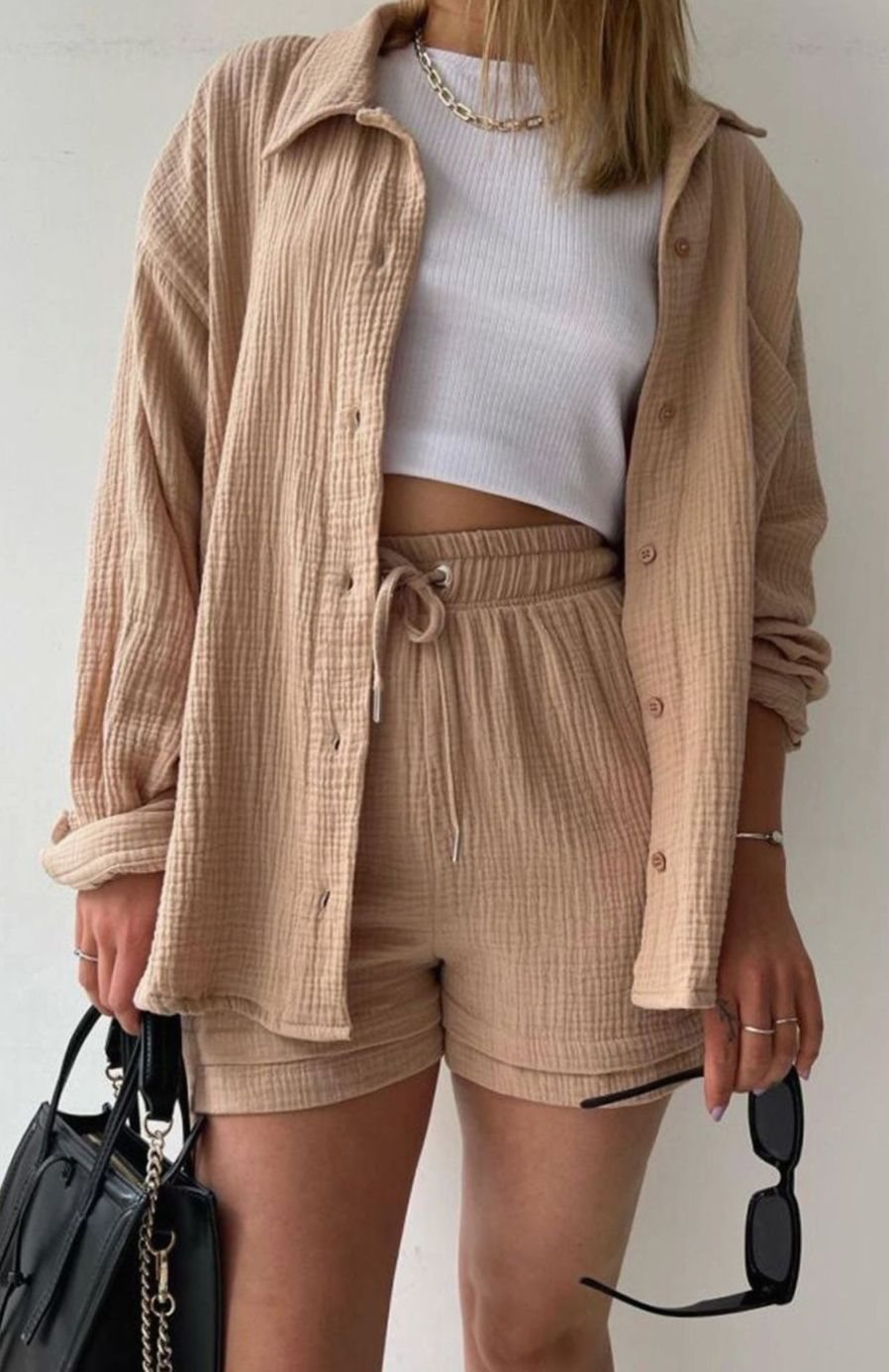 Elegante Damen Bluse mit passendem Shorts-Set in Khaki 2