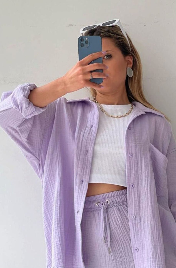 Elegante Damen Bluse mit passendem Shorts-Set in Lila 1