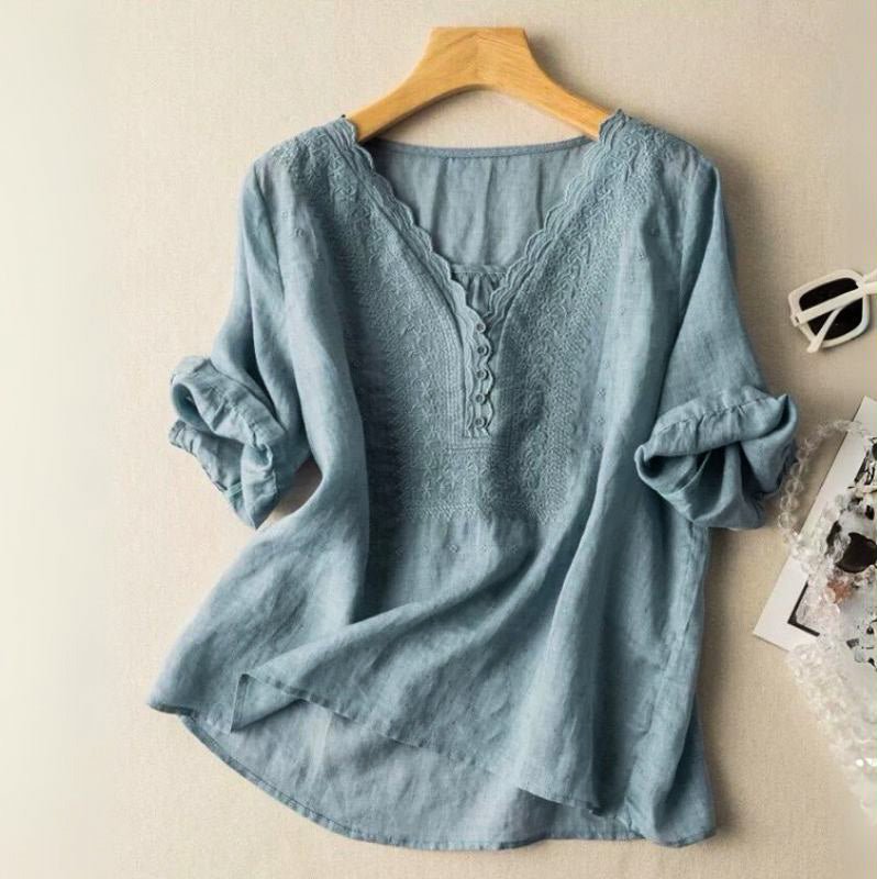 Elegante Damen Leinenbluse mit feiner Stickerei in Capri Blue