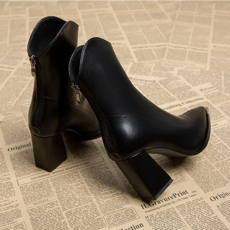 Elegante Damen Stiefeletten im klassischen Stil (11)