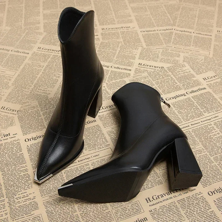 Elegante Damen Stiefeletten im klassischen Stil in Schwarzes Fleecefutter