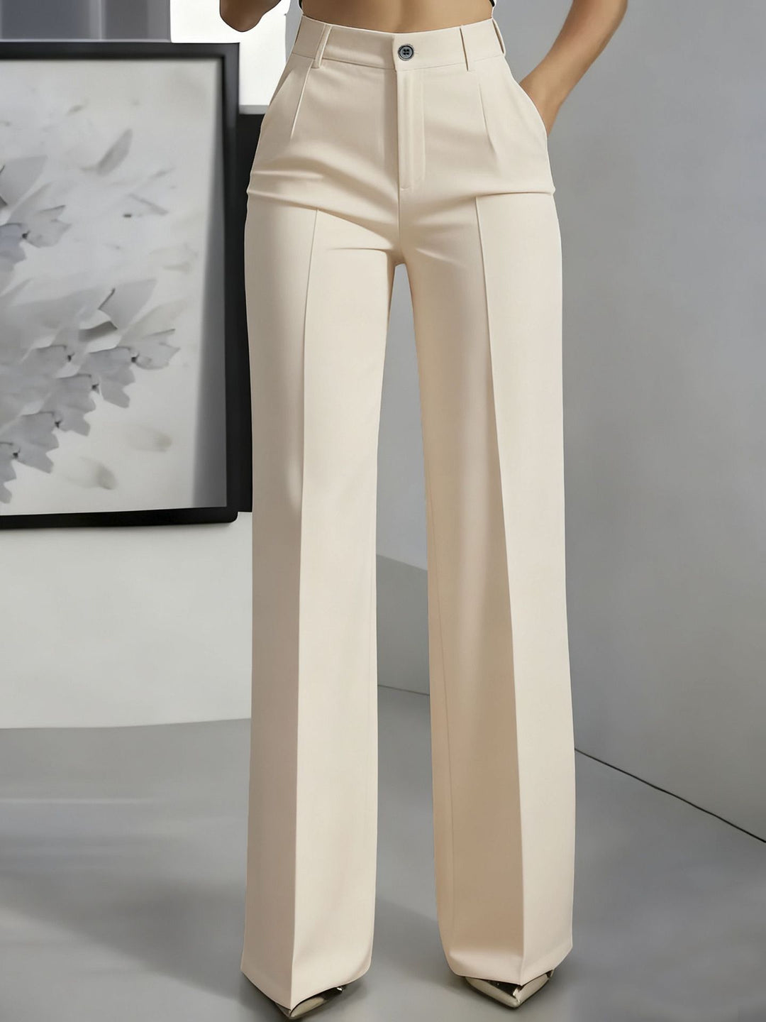 Elegante Damenhose mit zeitlosen Falten in Aprikose