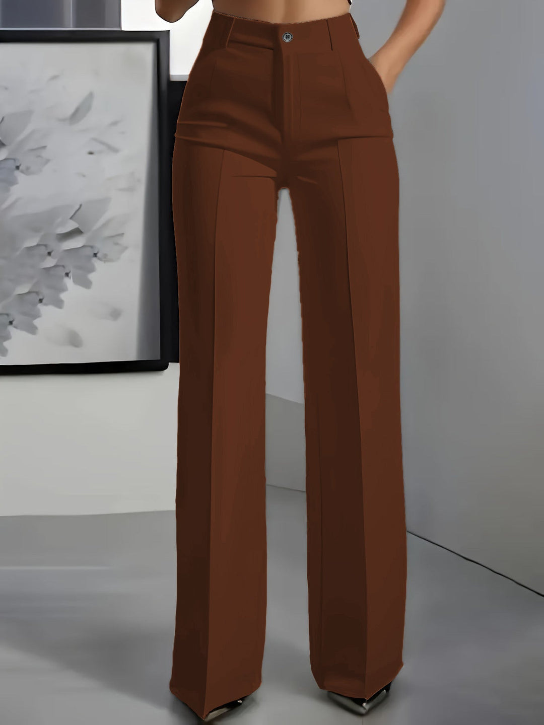Elegante Damenhose mit zeitlosen Falten in Braun